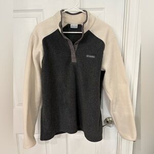 Columbia Women’s Gray and Cream Fleece Pullover